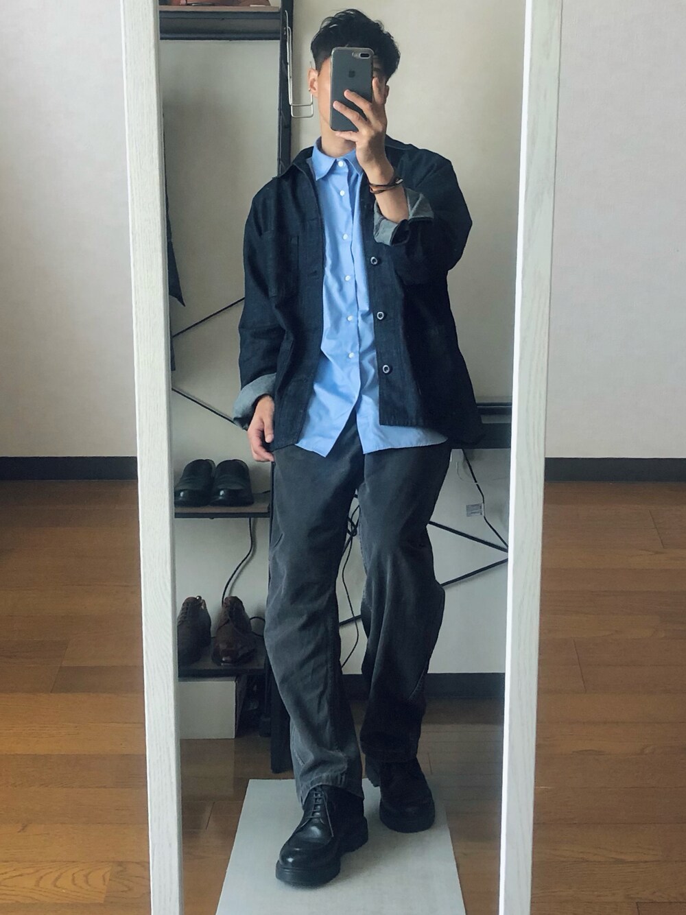 「休日コーデ、シンプル、オーバーサイズ、春コーデ、ワイドパンツ、GU、UNIQLO、デニムジャケット、デニムコーデ、プチプラ、大人カジュアル、きれいめカジュアル、シャツスタイル、ゆるコーデ」｜「YArKAの【YArKA/ヤーカ】silver925 pole line ear cuff /シンプルイヤーカフ シルバー925（イヤーカフ、シルバー系）」を使った、takeさん（メンズ・173cm）の春コーディネートの1枚目の写真