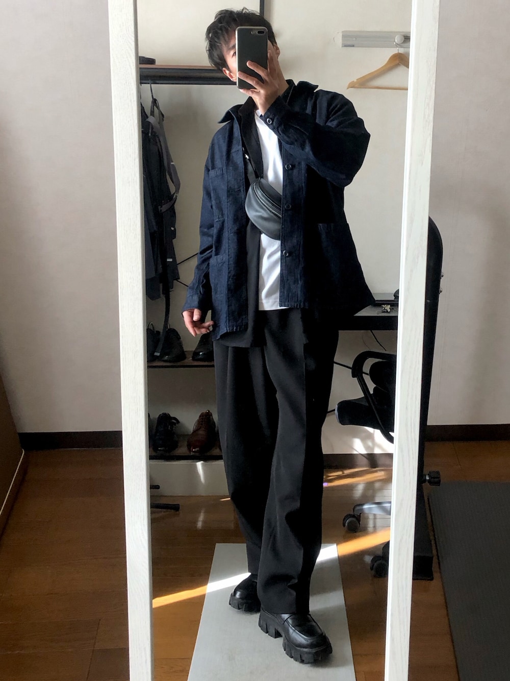 「春服デビュー宣言、春コーデ、シンプルコーデ、GU、大人コーデ、プチプラコーデ、UNIQLO、厚底シューズ、WYM、ボディバッグ、レイヤードスタイル、シアーシャツ、デニム、きれいめカジュアル、休日コーデ」｜「YArKAの【YArKA/ヤーカ】silver925 pole line ear cuff /シンプルイヤーカフ シルバー925（イヤーカフ、シルバー系）」を使った、takeさん（メンズ・173cm）の春コーディネートの1枚目の写真