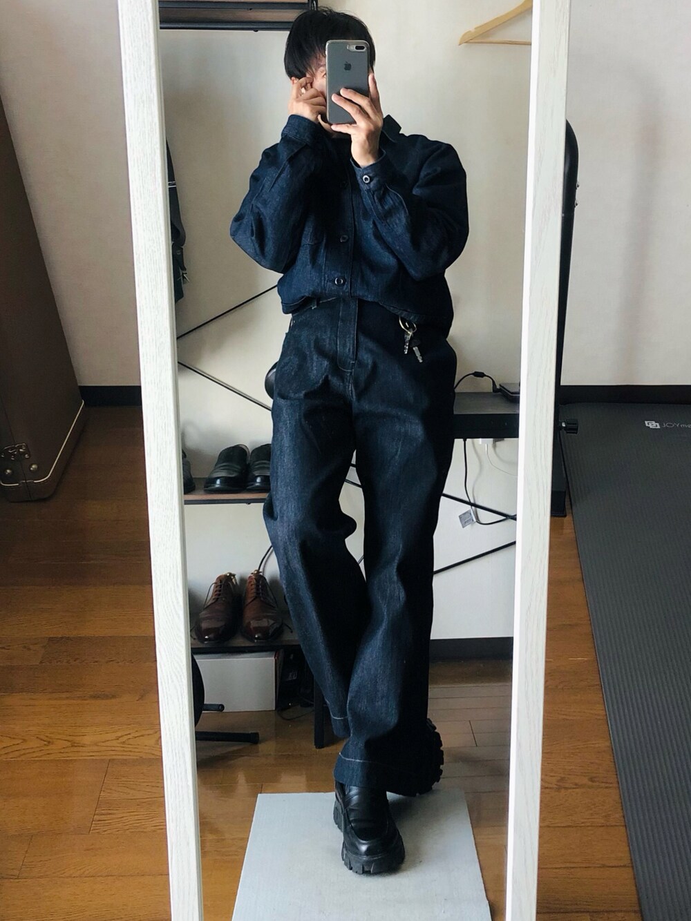 「春服デビュー宣言、春コーデ、シンプルコーデ、大人カジュアル、プチプラ、きれいめカジュアル、WYM、UNIQLO、イヤーカフ、セットアップ、デニムセットアップ、厚底シューズ、デニムジャケット、デニムパンツ、ワントーンコーデ」｜「LOVEHUNTERの厚底トラックソールシューズ（ドレスシューズ、ブラック系）」を使った、takeさん（メンズ・173cm）の春コーディネートの1枚目の写真