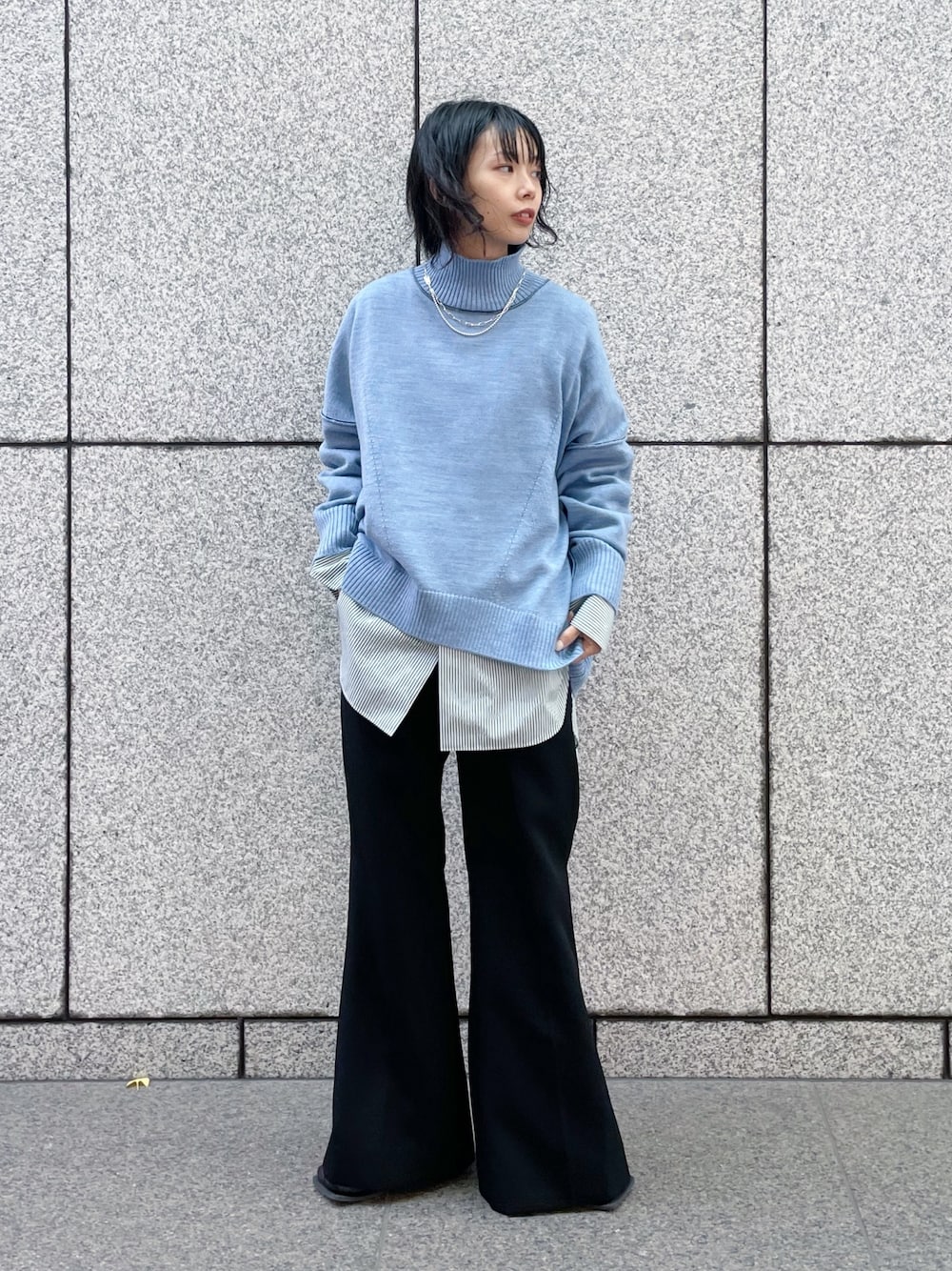 「CINOH、THE RERACS、beautiful people、レイヤードスタイル、レイヤード」｜「CINOHの【CINOH/チノ】《STUDIOUS別注》EX.PLATING KNIT/ステッチオーバーニット（ニット/セーター、ブルー系）」を使った、SHIHOさん（レディース・158cm）の冬コーディネートの1枚目の写真