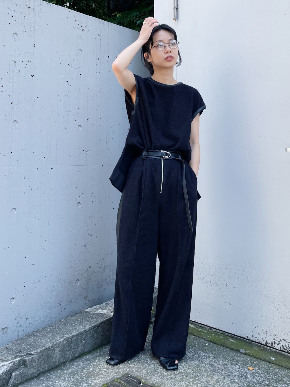 「STUDIOUS、セットアップ」｜「STUDIOUSの【STUDIOUS/ステュディオス】ツイードライクジャージーワイドパンツ】〈セットアップ対応〉（スラックス、ブラック系）」を使った、SHIHOさん（レディース・158cm）の春コーディネートの1枚目の写真