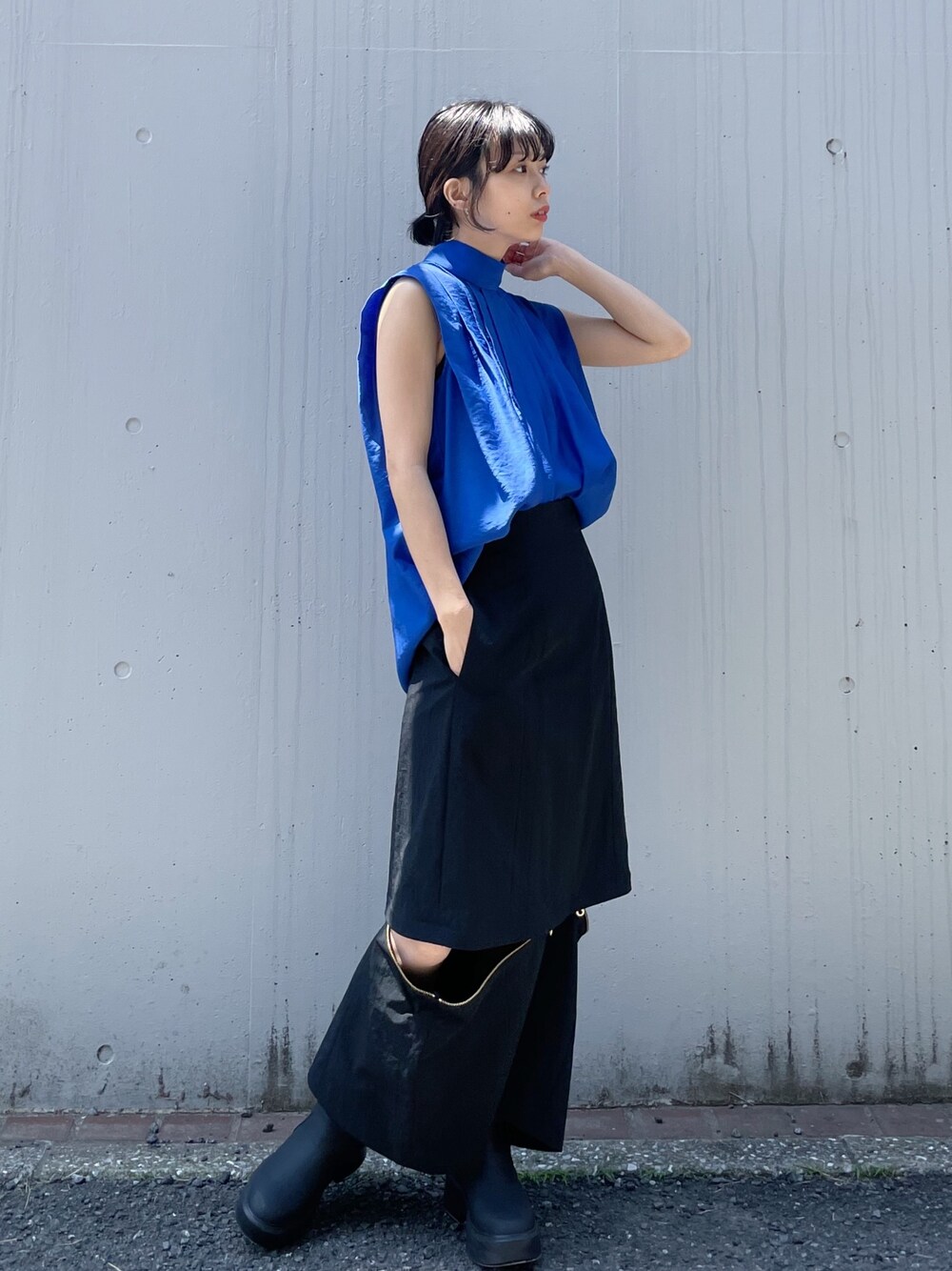 「STUDIOUS、AKIKOAOKI、Purpred」｜「STUDIOUSの【STUDIOUS/ステュディオス】プリミティブシアーハイネックブラウス（シャツ/ブラウス、ブルー系）」を使った、SHIHOさん（レディース・158cm）の春コーディネートの1枚目の写真