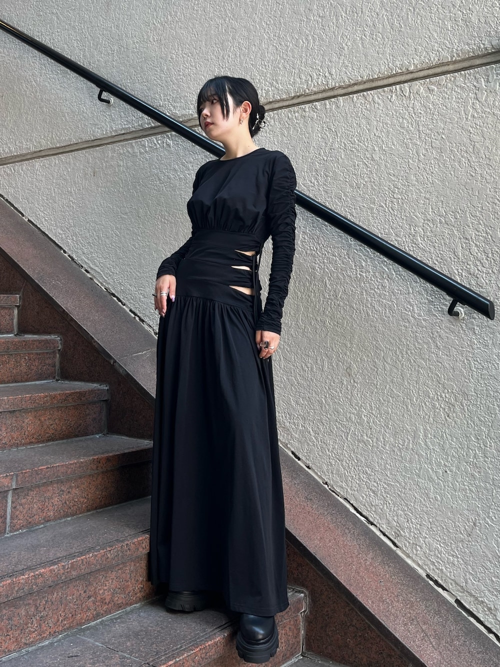 「厚底シューズ、秋先取りコーデ、オトナ女子、秋服コーデ、お洒落さんとつながりたい、モノトーンコーデ、秋、秋服準備はじめました、骨格ウェーブ、ブルベ夏」｜「STUDIOUSの【STUDIOUS/ステュディオス】サイドゴアミドルブーツ〈厚底〉（ブーツ、ブラック系）」を使った、Risaさん（レディース・155cm）の夏コーディネートの1枚目の写真