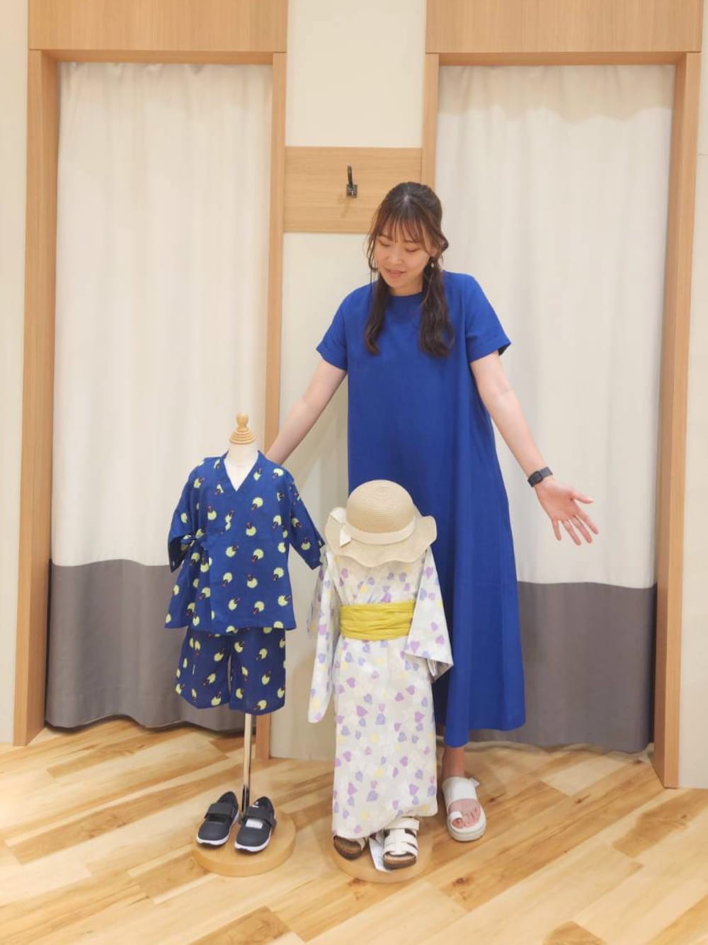 「浴衣、お祭り、夏コーデ、夏、ブルー、ワンピース、お出かけコーデ、リンクコーデ、サンダル」｜「Samansa Mos2 blueのリネンタッチマキシワンピース（ワンピース、ブルー系）」を使った、manaさん（レディース・167cm）の春コーディネートの1枚目の写真