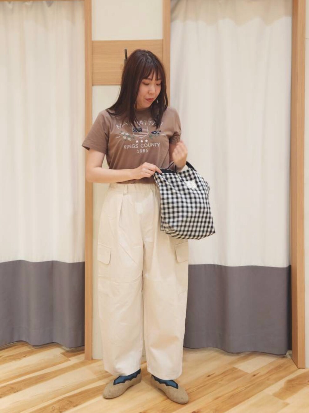 「最近のいい感じコーデ、カジュアル、カジュアルコーデ、Tシャツ、シンプルコーデ、夏コーデ、夏、ラフコーデ、大人女子、高身長女子」｜「Samansa Mos2のニットスカラップバレエシューズ（バレエシューズ、ブラウン系）」を使った、manaさん（レディース・167cm）の春コーディネートの1枚目の写真