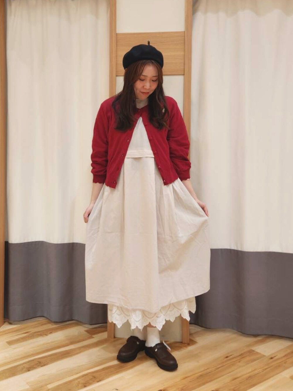 「春めき満開コーデ、春コーデ、おでかけコーデ、春服コーデ、サマンサ モスモス(Samansa Mos2)、着回しコーデ、カーディガン、ママコーデ、大人ガーリー、春、おしゃれさんと繋がりたい、ワンピース」｜「Samansa Mos2の【消臭効果】リネン混ベレー帽（ハット、ブラック系）」を使った、manaさん（レディース・167cm）の春コーディネートの1枚目の写真