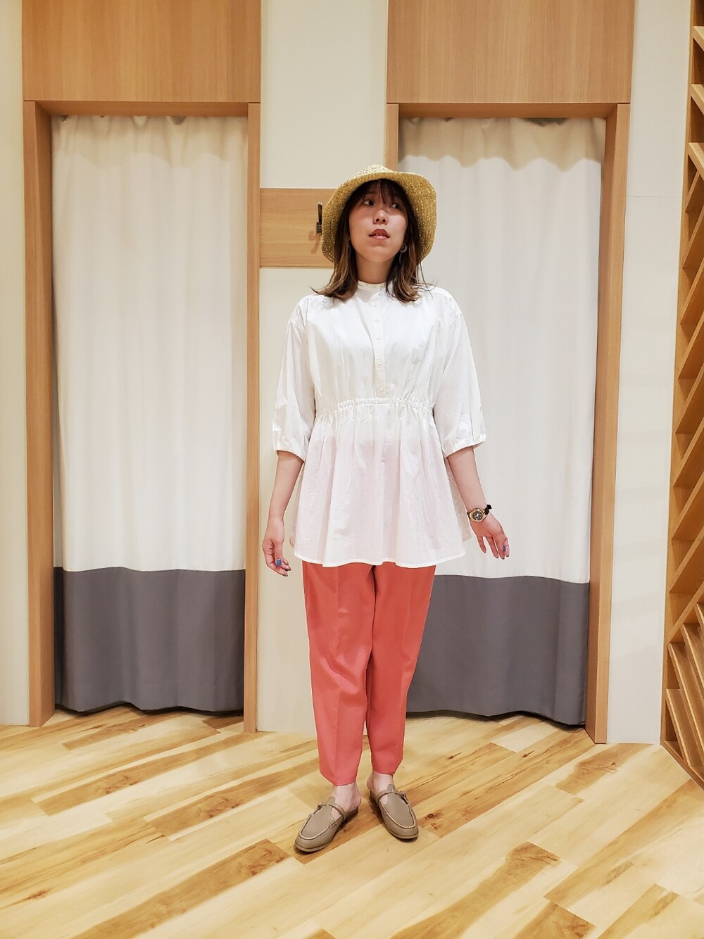 「オトナ女子、大人カジュアル、春、高身長女子、オフィスカジュアル、プチプラ、キレイめコーデ」｜「Samansa Mos2 blueのローファースリッポン（ドレスシューズ、ベージュ系）」を使った、manaさん（レディース・167cm）の春コーディネートの1枚目の写真