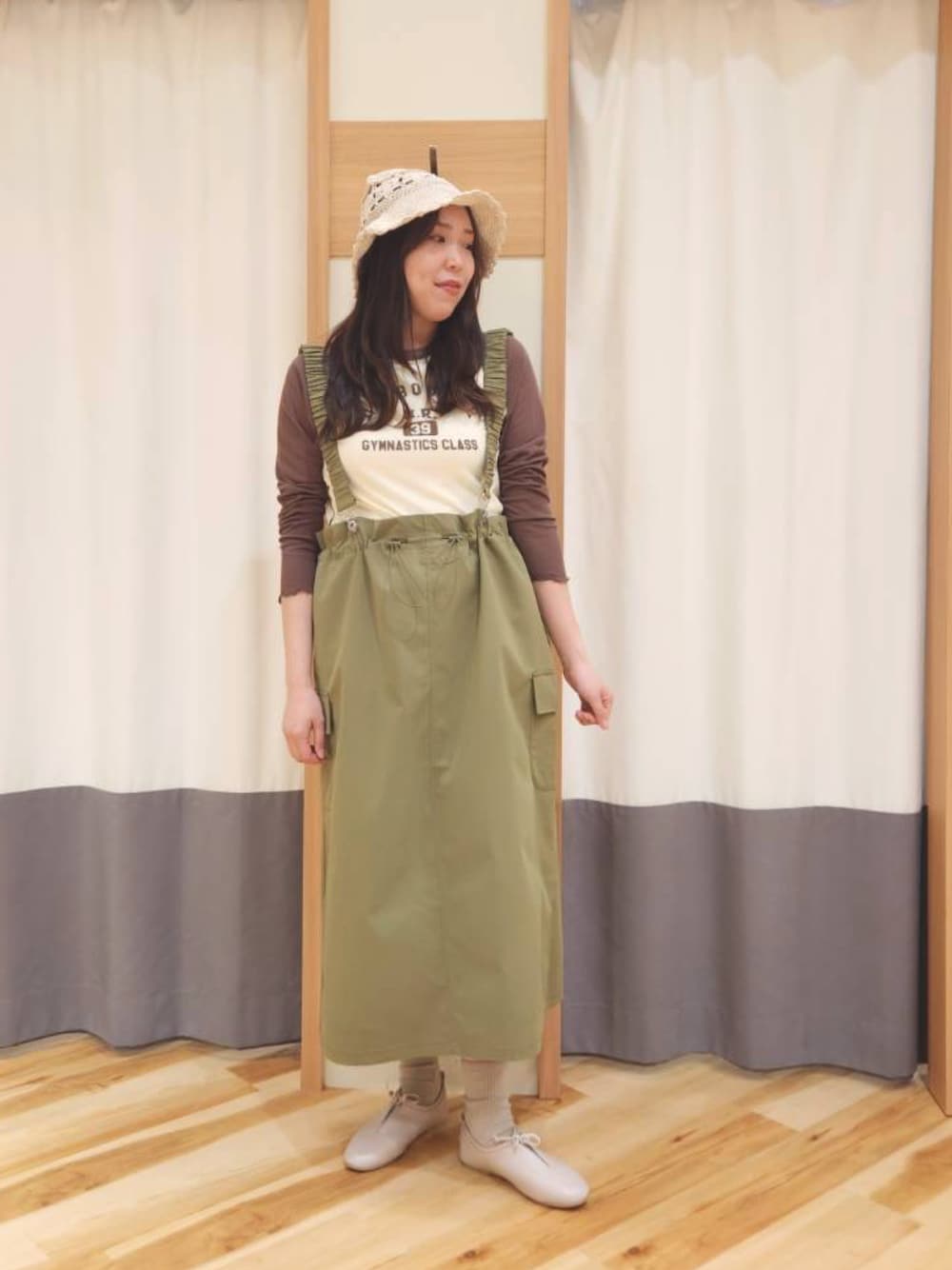 「カジュアル、カジュアルコーデ、ootd、fashion、春服コーデ、スカートスタイル、はるコーデ」｜「Samansa Mos2のモチーフニットハット（ハット、ホワイト系）」を使った、manaさん（レディース・167cm）の春コーディネートの1枚目の写真