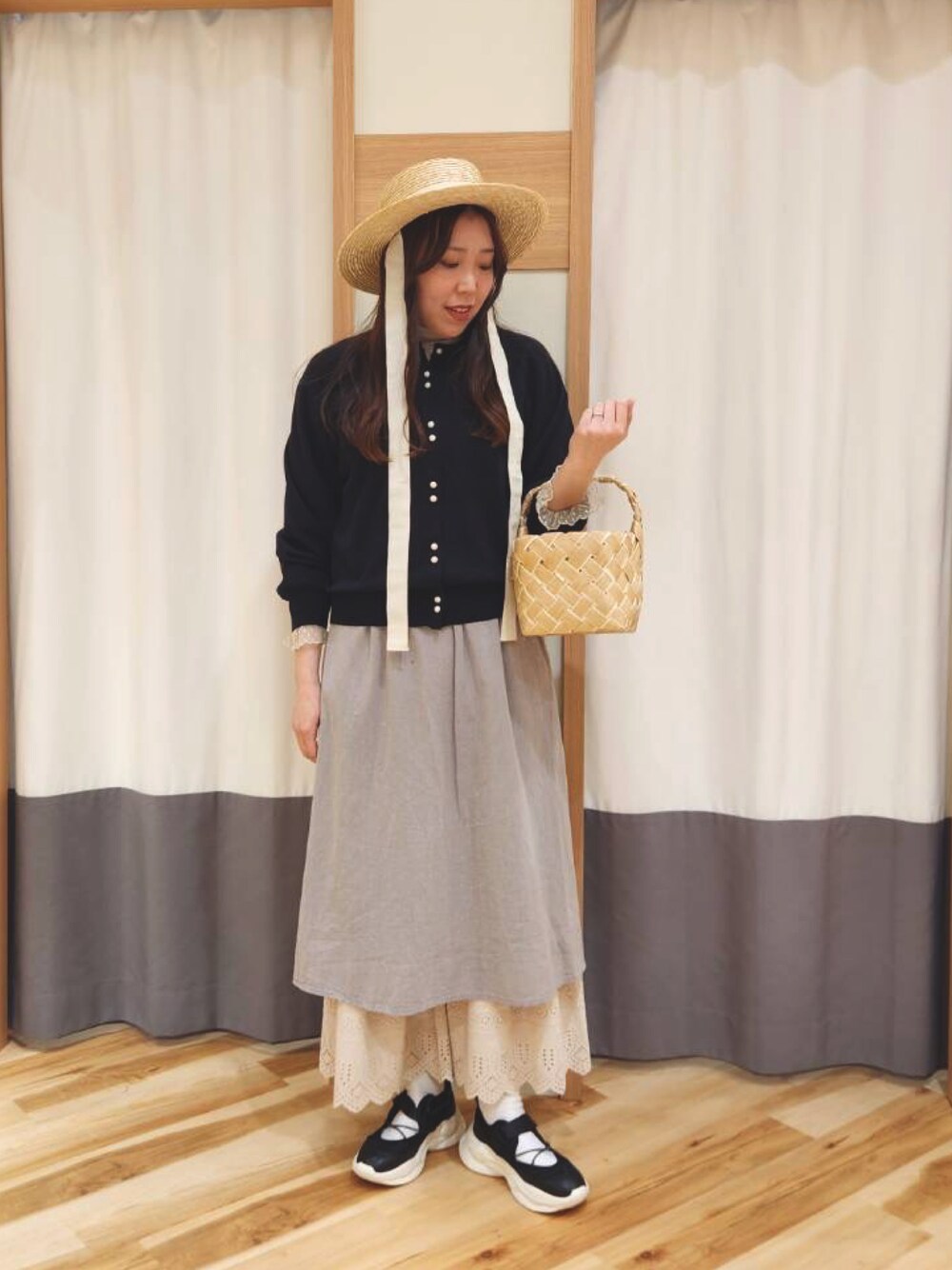 「今日のコーデ、春コーデ、サマンサ モスモス(Samansa Mos2)、クラシカル、カーディガン、ナチュラルガーリー、ガーリー、ママコーデ、高身長女子、大人かわいい、SM2」｜「Samansa Mos2の【S/Mサイズ】ドットチュールスクエア貼りワンピース（ワンピース、ベージュ系）」を使った、manaさん（レディース・167cm）の春コーディネートの1枚目の写真