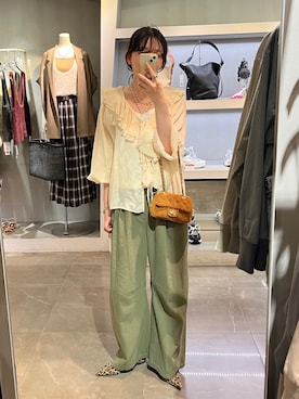 「DouDou（ドゥドゥ）のキュプラフリルブラウス（シャツ/ブラウス）」を使った、mikuさん（レディース・165cm）の秋コーディネート