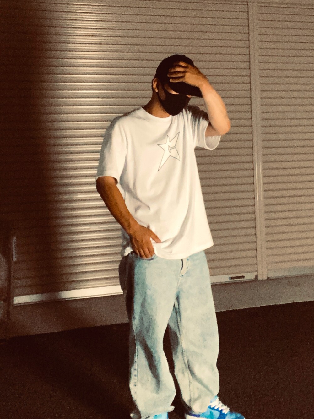 「carpet companyのアイテム（Tシャツ/カットソー、ホワイト系）」を使った、D     ．SNKSさん（メンズ・171cm）の夏コーディネートの1枚目の写真