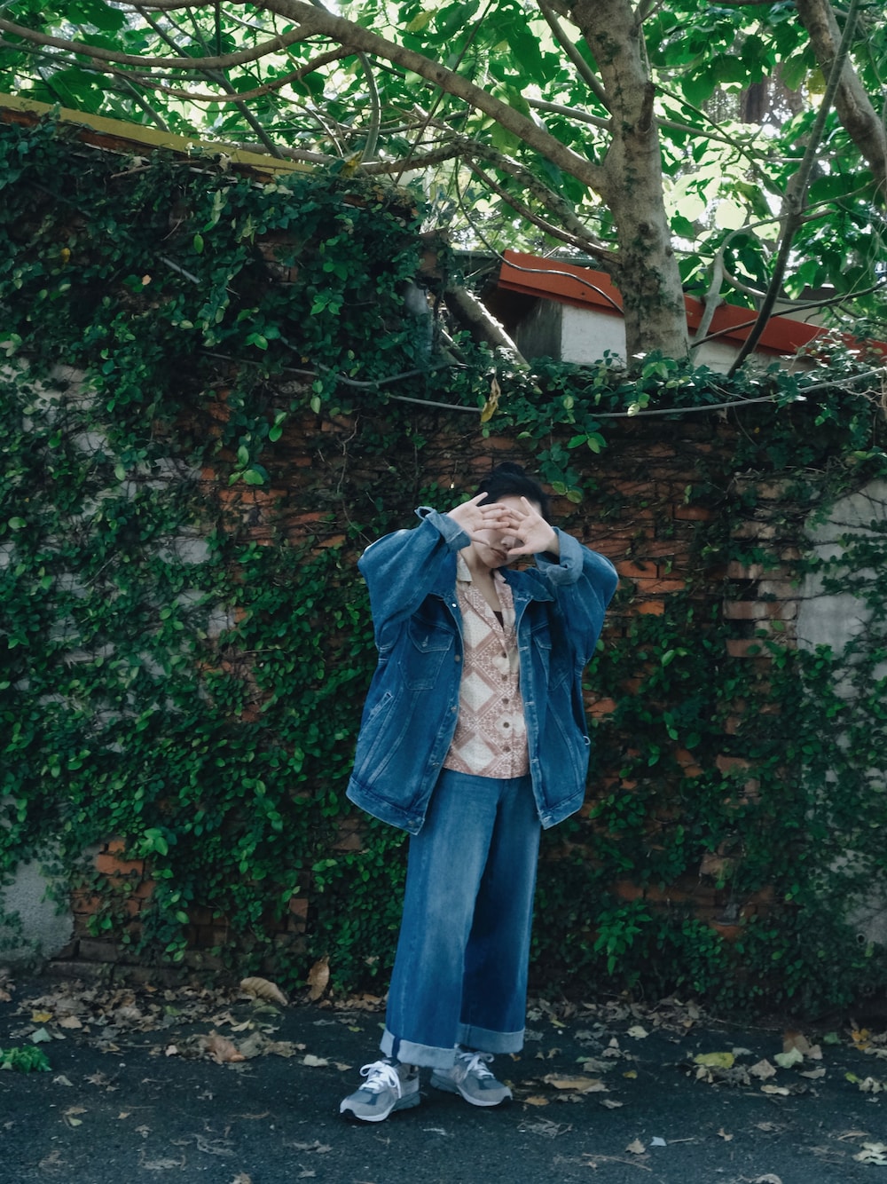 「ootd、春コーデ、circlegugu、2022ss、2022春夏トレンド、denim、TAIPEI、台北、Taiwan」｜「circleguguのアイテム（シャツ/ブラウス、レッド系）」を使った、A-Hu 虎さん（レディース・153cm）の春コーディネートの1枚目の写真