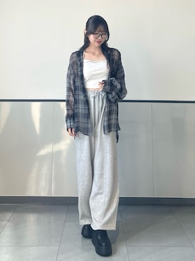「初秋のパンツスタイル」｜「アイテム（スウェットパンツ）」を使った、manakaさん（レディース・160cm）の秋コーディネート
