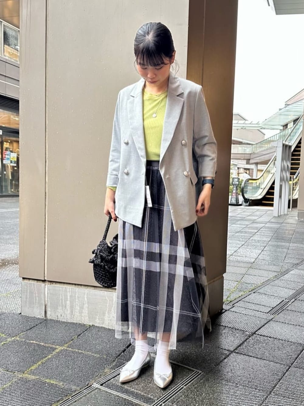 「ジャケット、チュールスカート、ノーリーズ」｜「MICO COULIERのマイクロチュールブラウス（Tシャツ/カットソー、グリーン系）」を使った、maruさん（レディース・156cm）の春コーディネートの1枚目の写真