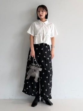 「CAROLINA GLASER（カロリナ グレイサー）のフラワー フリル  パンツ（その他パンツ、ブラック系）」を使った、カロリナグレイサーさん（レディース・167cm）の夏コーディネート