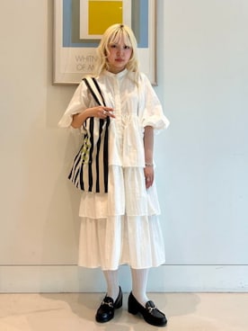 「CAROLINA GLASER（カロリナ グレイサー）のパフスリーブ ティアード シャツ ワンピース 旅行 シアー ライブ  レイヤード 映えワンピ 大人ガーリー（ワンピース、ホワイト系）」を使った、カロリナグレイサーさん（レディース・170cm）の春コーディネート