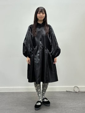 「ALBEROLA（アルベローラ）の【別注】ALBEROLA / メリージェーン ベロア厚底 シューズ（その他シューズ、ブラック系）」を使った、カロリナグレイサーさん（レディース・164cm）の秋コーディネート