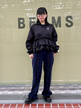 「CAROLINA GLASER（カロリナ グレイサー）のフリル スウェット パンツ　旅行 ライブ 映え 大人ガーリー 推し活  お出かけ（その他パンツ、ブルー系）」を使った、カロリナグレイサーさん（レディース・164cm）の秋コーディネート