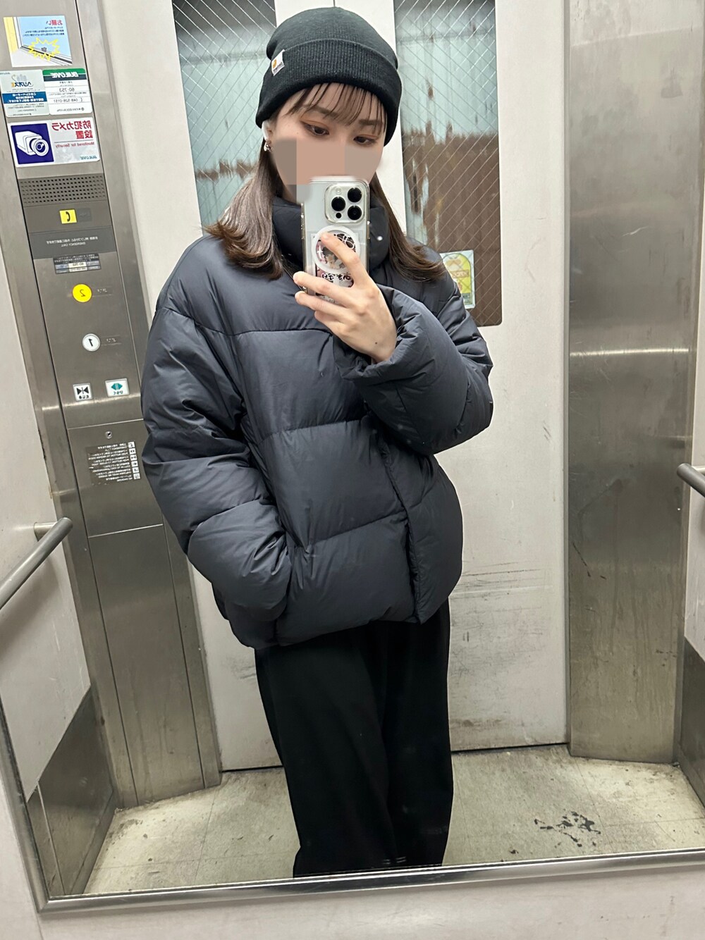 「ootd、ラフコーデ、パンツスタイル、オールブラック、carhartt、UNIQLO、タックワイドパンツ、お洒落さんとつながりたい」｜「CarharttのCarhartt WIP/カーハートダブリューアイピー ビーニー ダブル STRATUS HAT LOW I025741（ニットキャップ/ビーニー、ブラック系）」を使った、마사? さん（レディース・157cm）の冬コーディネートの1枚目の写真