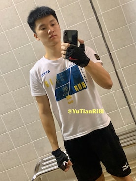 「NIKE（ナイキ）のアイテム（手袋、ブラック系）」を使った、IG: YuTianRiBiさん（メンズ・175cm）の秋コーディネート