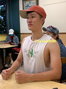 「USTのアイテム（タンクトップ、ホワイト系）」を使った、IG: YuTianRiBiさん（メンズ・175cm）の秋コーディネート