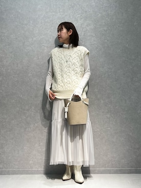 「ニットベスト」｜「アイテム（スカート、グレー系）」を使った、KONOMIさん（レディース・160cm）の秋コーディネート
