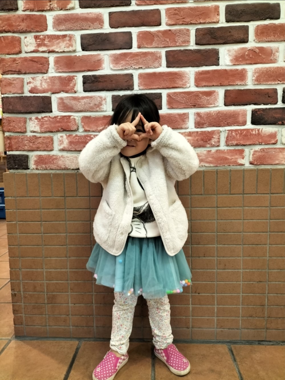 「ザラベビー、ミニーちゃん、モコモコアウター、花柄パンツ」｜「西松屋のアイテム（スリッポン、ピンク系）」を使った、mionatsuuuuuさん（キッズ・110cm）の春コーディネートの1枚目の写真