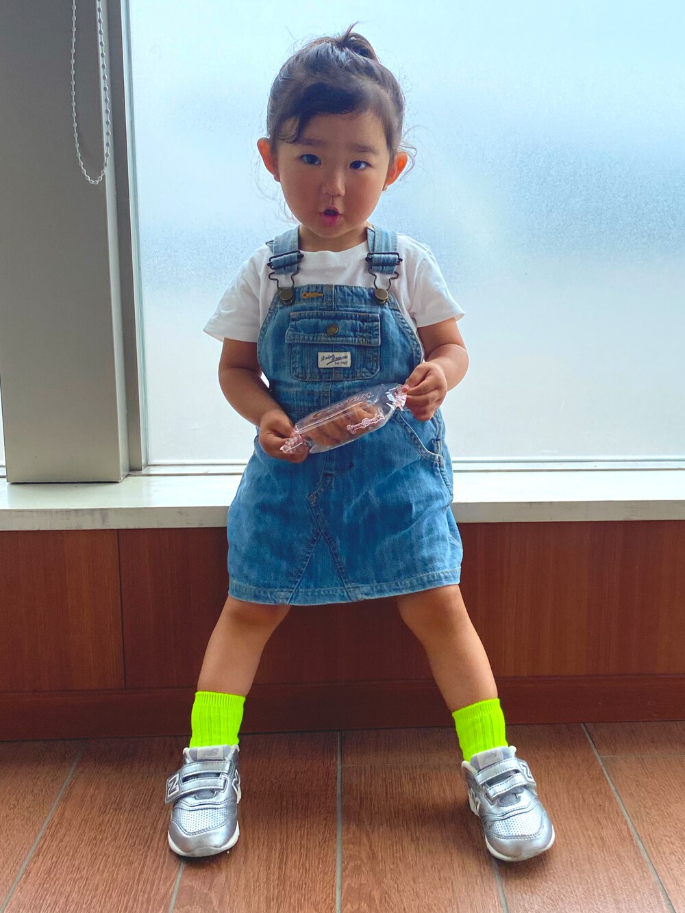 「ビタミンカラー、ラルフローレン、夏コーデ、シンプルコーデ、キッズコーデ、キッズファッション、女の子コーデ、1歳11ヶ月、記録用」｜「無印良品のアイテム（Tシャツ/カットソー、ホワイト系）」を使った、りんさん（キッズ・80cm）の夏コーディネートの1枚目の写真