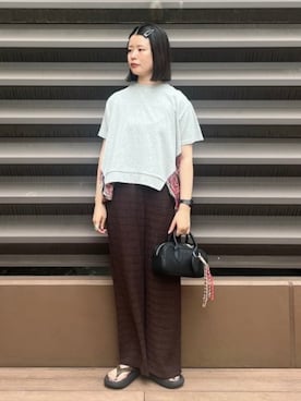 「BEAMS HEART（ビームスハート）のチャーム付き ボストン バッグ（Tote、ブラック系）」を使った、BEAMS HEART WOMENさん（レディース・160cm）の夏コーディネート