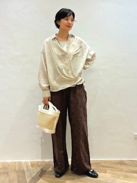 「BEAMS HEART（ビームスハート）のくり手 ハンドルバッグ（トートバッグ、ホワイト系）」を使った、BEAMS HEART WOMENさん（レディース・153cm）の春コーディネート
