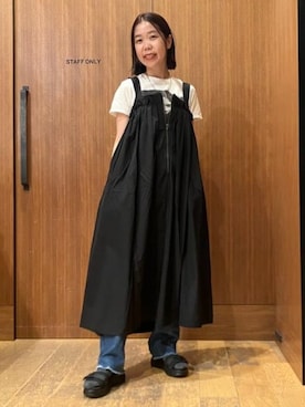 「BEAMS HEART（ビームスハート）の2WAY ギャザー ジャンパースカート（ワンピース、ブラック系）」を使った、BEAMS HEART WOMENさん（レディース・153cm）の春コーディネート