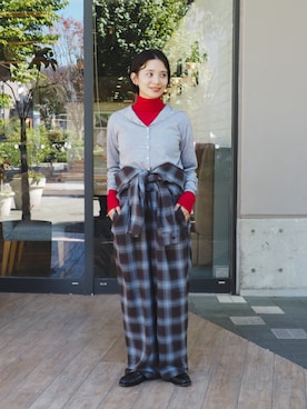 「BEAMS HEART（ビームスハート）のハイネック ボタン ニットカーディガン（ニット/セーター、レッド系）」を使った、BEAMS HEART WOMENさん（レディース・160cm）の秋コーディネート