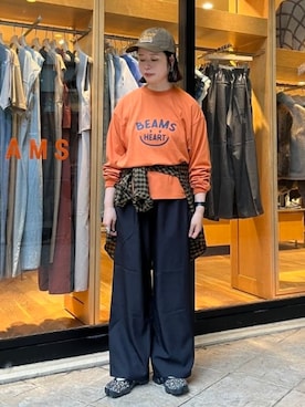 「BEAMS HEART（ビームスハート）のエフォートレス ドロスト パンツ（スラックス、ブラック系）」を使った、BEAMS HEART WOMENさん（レディース・160cm）の秋コーディネート