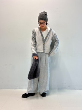 「BEAMS HEART（ビームスハート）のグリッター ニット バッグ（トートバッグ、グレー系）」を使った、BEAMS HEART WOMENさん（レディース・160cm）の秋コーディネート