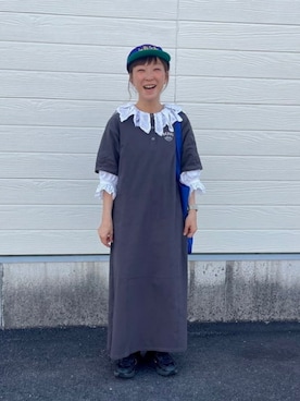 「BEAMS HEART（ビームスハート）のスマイル刺繍 ヘンリーネック ワンピース（One piece dress、グレー系）」を使った、BEAMS HEART WOMENさん（レディース・160cm）の夏コーディネート