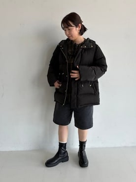 「BEAMS HEART（ビームスハート）の河田フェザー ミドル ダウンコート（ダウンジャケット/コート、ブラック系）」を使った、BEAMS HEART WOMENさん（レディース・159cm）の夏コーディネート