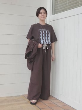 「BEAMS HEART（ビームスハート）の【ユニセックス】ハーフムーンTシャツ（Tシャツ/カットソー、ブラウン系）」を使った、BEAMS HEART WOMENさん（レディース・153cm）の春コーディネート