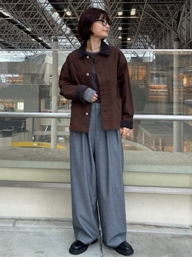 「BEAMS HEART（ビームスハート）の襟コーデュロイ カバーオール ジャケット（カバーオール、ブラウン系）」を使った、BEAMS HEART WOMENさん（レディース・160cm）の秋コーディネート