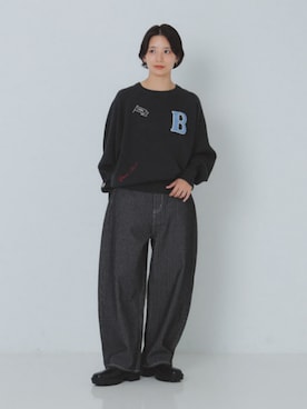 「BEAMS HEART（ビームスハート）のジャカード ストライプ デニム パンツ（デニムパンツ、ブラック系）」を使った、BEAMS HEART WOMENさん（レディース・160cm）の秋コーディネート