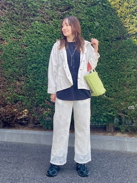 「BEAMS HEART（ビームスハート）のコードレース パンツ（Pants、ホワイト系）」を使った、BEAMS HEART WOMENさん（レディース・160cm）の夏コーディネート