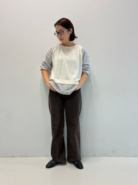 「BEAMS HEART（ビームスハート）のバック タック 異素材 プルオーバー（Tシャツ/カットソー、ホワイト系）」を使った、BEAMS HEART WOMENさん（レディース・160cm）の秋コーディネート