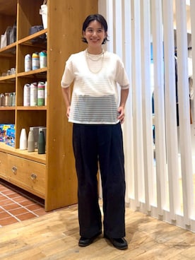 「BEAMS HEART（ビームスハート）のマリン タック ワイド パンツ（Pants、グレー系）」を使った、BEAMS HEART WOMENさん（レディース・160cm）の夏コーディネート