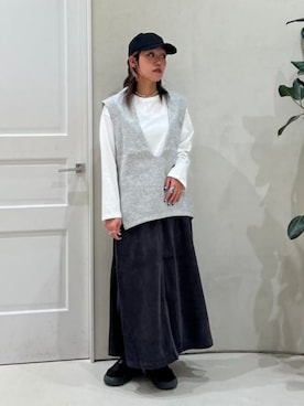 「BEAMS HEART（ビームスハート）のVネック ベスト ロングTシャツ セット（Tシャツ/カットソー、グレー系）」を使った、BEAMS HEART WOMENさん（レディース・160cm）の秋コーディネート
