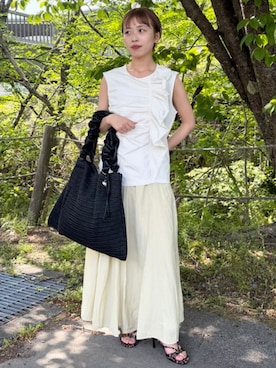 「BEAMS HEART（ビームスハート）のミディ丈 ギャザーフレアスカート（Skirt、イエロー系）」を使った、BEAMS HEART WOMENさん（レディース・160cm）の夏コーディネート