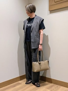 「BEAMS HEART（ビームスハート）のあおりポケット バッグ（トートバッグ、ベージュ系）」を使った、BEAMS HEART WOMENさん（レディース・153cm）の春コーディネート