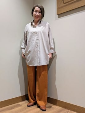 「BEAMS HEART（ビームスハート）のエフォートレス ドロスト パンツ（スラックス、オレンジ系）」を使った、BEAMS HEART WOMENさん（レディース・159cm）の夏コーディネート