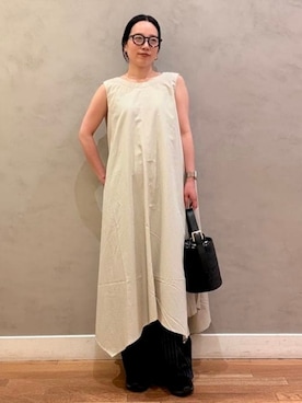「BEAMS HEART（ビームスハート）のピンストライプ タックパンツ（スラックス、ブルー系）」を使った、BEAMS HEART WOMENさん（レディース・153cm）の春コーディネート