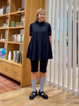 「BEAMS HEART（ビームスハート）のティアード チュニック ブラウス（Shirts、ブラック系）」を使った、BEAMS HEART WOMENさん（レディース・160cm）の夏コーディネート