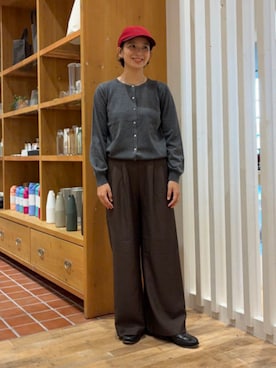 「BEAMS HEART（ビームスハート）のツイーディー フラップ パンツ（スラックス、ブラウン系）」を使った、BEAMS HEART WOMENさん（レディース・159cm）の夏コーディネート