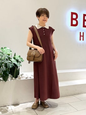 「BEAMS HEART（ビームスハート）のバックル ポイント ショルダーバッグ（ショルダーバッグ、ブラウン系）」を使った、BEAMS HEART WOMENさん（レディース・159cm）の夏コーディネート